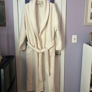Studio by Valerie Steven’s Robe in size Medium